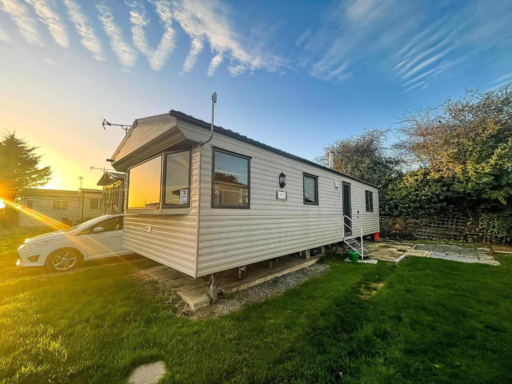 Homely 6 Berth Caravan At Steeple Bay In Essex Ref 36017D Southminster Bagian luar foto